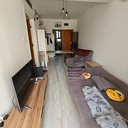 Cosy Flat Next To Daire