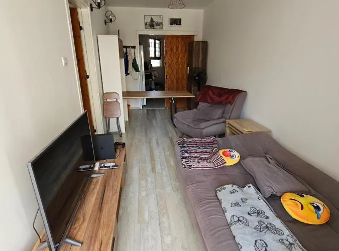 Cosy Flat Next To Apartmán