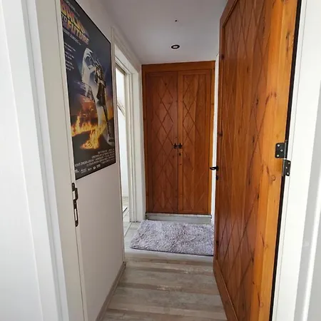 아파트 Cosy Flat Next To 키레니아