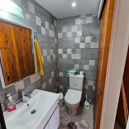 Cosy Flat Next To